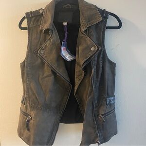 FLASH SALE ✨ NWT Sleeveless Biker Vest